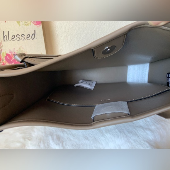 DKNY crossbody - Picture 3 of 10